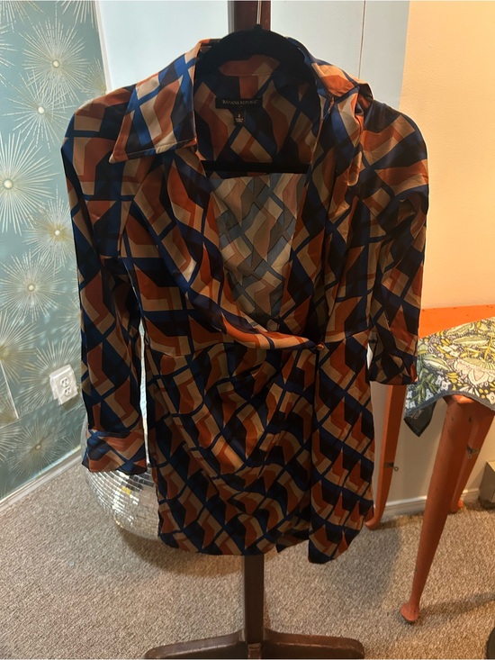Banana Republic Dresses & Skirts - Banana Republic Multicolor Geometric Wrap Blouse in Navy, Rust & Cream